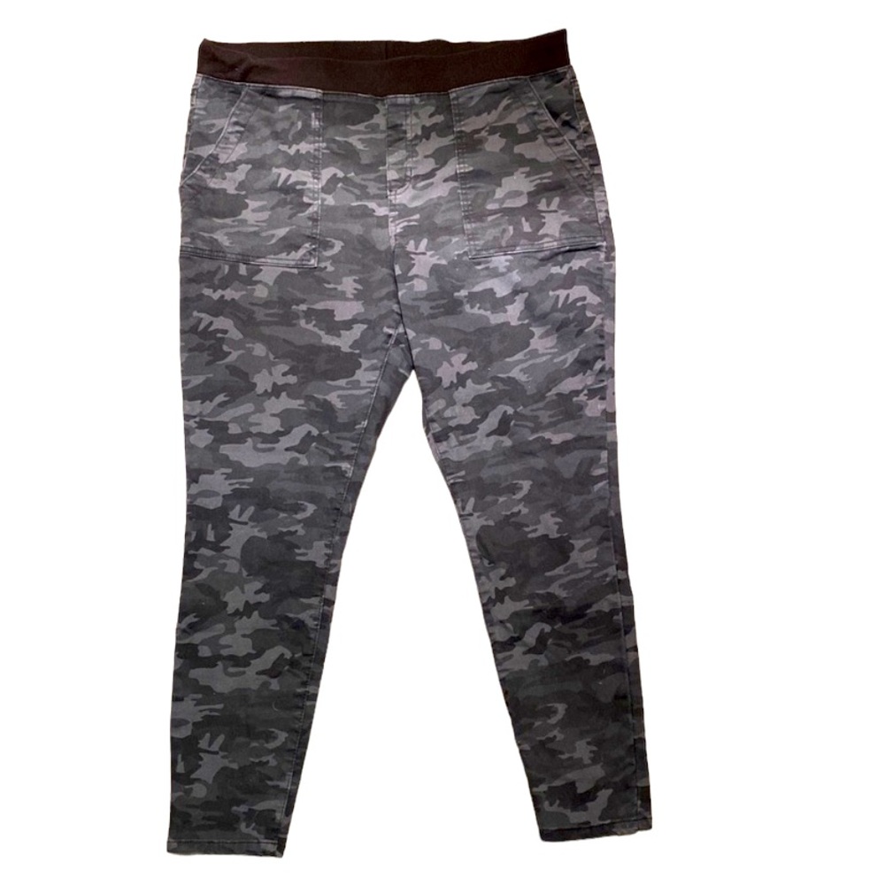 No Boundaries Camo Pants